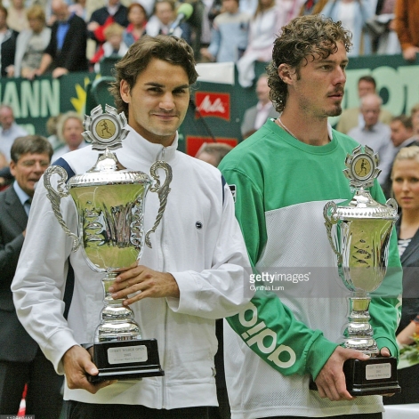 Roger Federer (SUI) wins Gerry Weber Open title, defeating Marat Safin (RUS) 6-4, 6-7 (6), 6-4 in Halle Germany